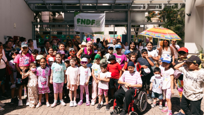 Venden remeras para colaborar en el acompañamiento a niños con cáncer