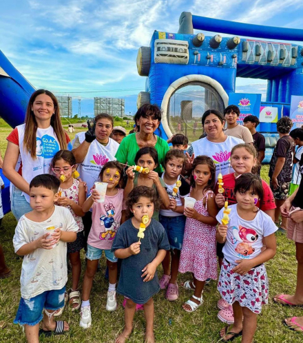 “Vuelta-al-Cole”-llegó-al-barrio-Urbanización-Lisbel-Rivira.jpg