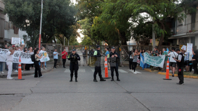 Diversos sectores se manifestaron en las inmediaciones de la Legislatura