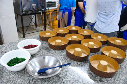 En la Escuela Especial N° 1 elaboraron roscas de Pascuas en jornada especial organizada por el PAIPPA (3).jpg