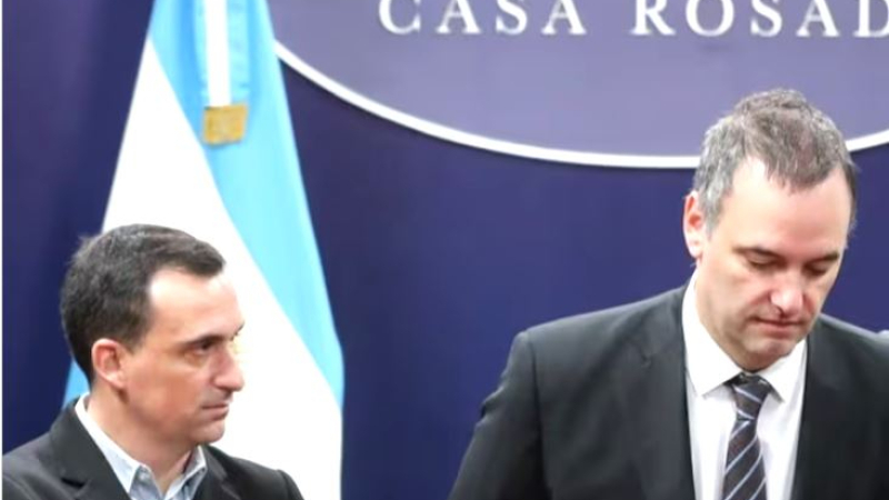 Manuel Adorni canceló su conferencia y tendrá agenda en Olivos