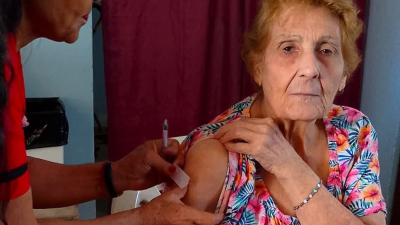 Más de 40 dosis aplicadas en residencias de adultos mayores