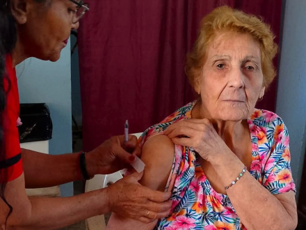 Vacunación residencias adultos mayores en el interior (2).jpeg