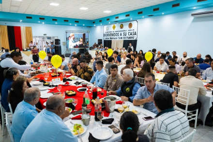 Insfrán compartió almuerzo con vialeros (1).jpeg