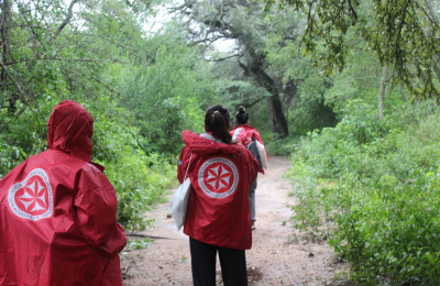 En medio del barro, voluntarios de la ONG Enashu asistieron a 307 personas