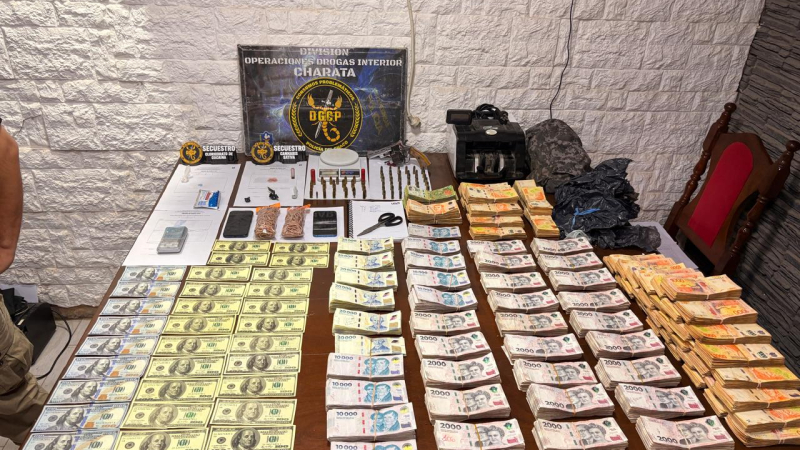 Golpe al narcotráfico: secuestran cocaína, millones de pesos, armas y dólares falsos