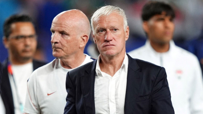 Tras el fallecimiento de su madre, Deschamps dejó la concentración y volvió a Francia
