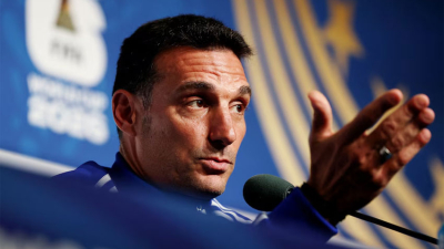 Scaloni calificó a Paredes como fundamental porque da equilibrio al equipo