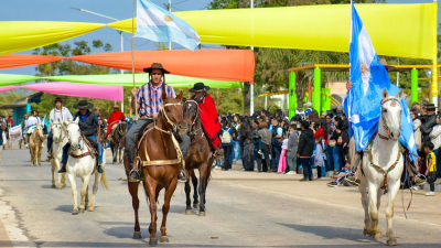 Ibarreta celebró su 105° aniversario con un acto y desfile del que participó el Vicegobernador