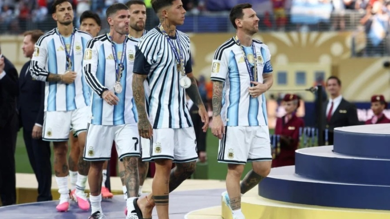 El llanto de Messi, la ovación de los hinchas y su retiro en silencio