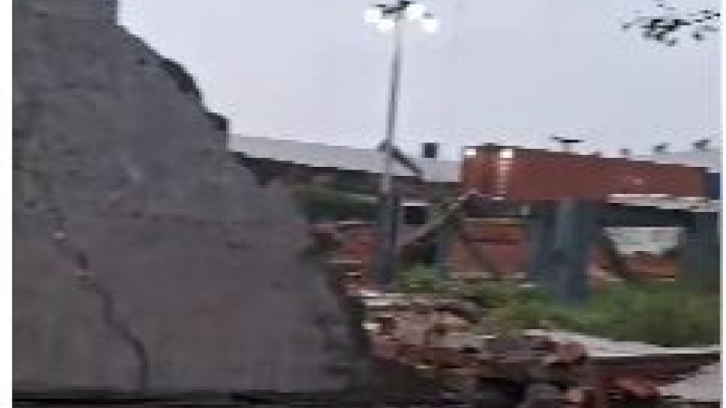 Por el temporal, un muró cayó sobre una casa en Barranqueras y hay dos heridos