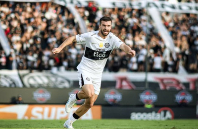 Tim Payne debutó con un golazo en Olimpia