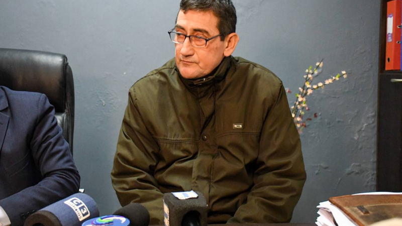 "Me engañó para que le entregue mi campo"