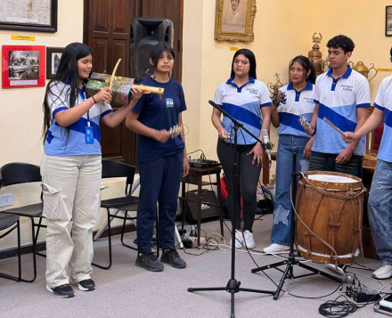 Estudiantes-del-barrio-Namqom-participaron-de-un-encuentro-intercultural-en-el-Museo-Histórico-y-Regional3