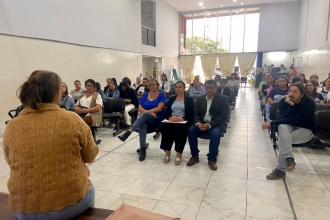 Charla sobre convivencia vecinal, ruidos molestos y manejo de residuos