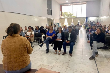 Charla sobre convivencia vecinal, ruidos molestos y manejo de residuos