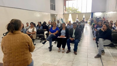 Charla sobre convivencia vecinal, ruidos molestos y manejo de residuos