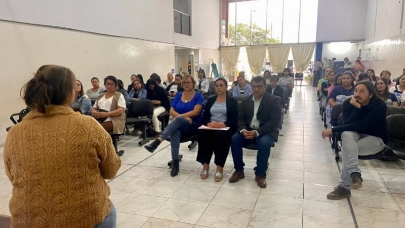Charla sobre convivencia vecinal, ruidos molestos y manejo de residuos