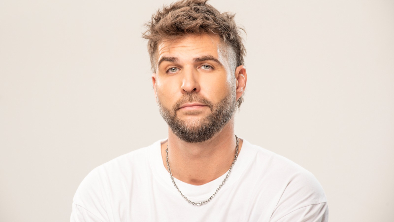 Juampi González vuelve con su nuevo unipersonal, "Oveja Negra"