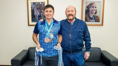 El Gobernador recibió al nadador Mauricio Arias