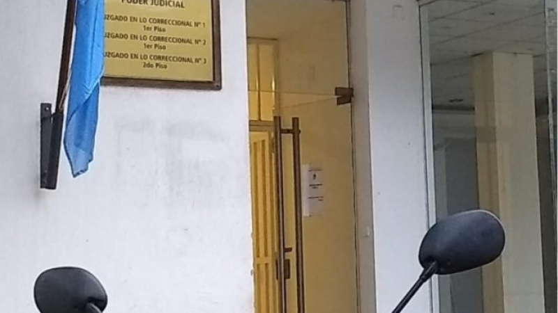 Abuso sexual en una panadería : obtuvo una probation y no cumple con el resarcimiento a la víctima