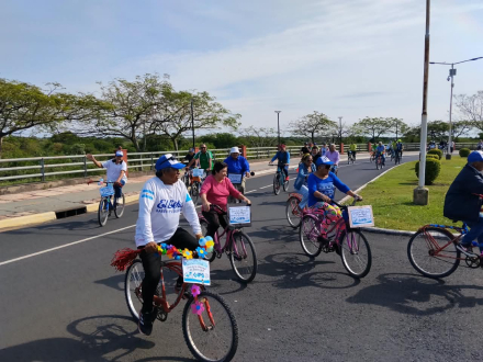 Adultos mayores realizaron un paseo en bicicletas organizado por el IPS (4)