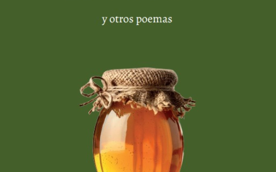 Abril Azzetti llega con su poemario "Siento mi agua querer ser firme"