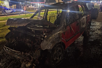 Una camioneta se incendió en plena ruta 16