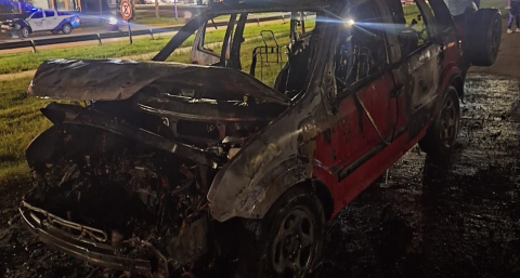 Una camioneta se incendió en plena ruta 16