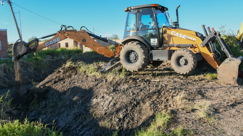Intervención municipal para facilitar el escurrimiento de aguas pluviales en San Martin al 3.500