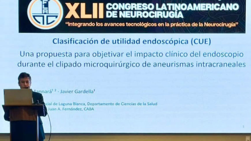 Docentes de la UPLaB exponen en Congreso Internacional su investigación sobre cirugía de aneurismas cerebrales