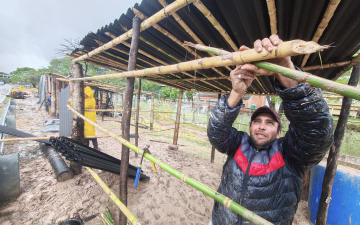 Las aguas del Paraná avanzan y los pobladores se preparan