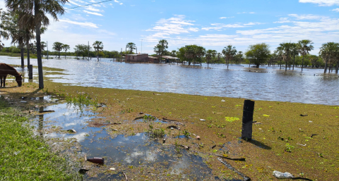 El Paraná y el Paraguay siguen superando los niveles de evacuación en la costa chaqueña
