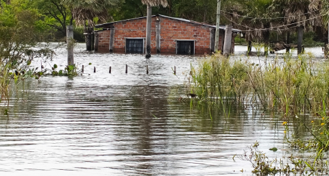 El río baja lentamente y advierten sobre nuevas crecidas hasta abril