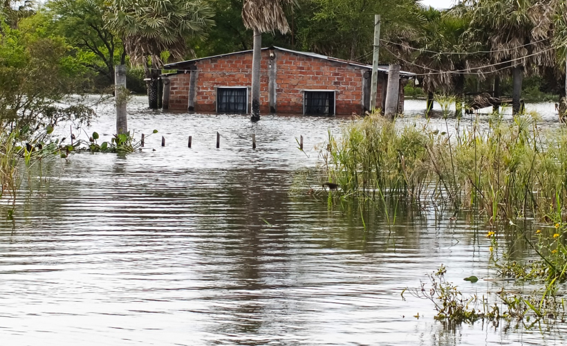El río baja lentamente y advierten sobre nuevas crecidas hasta abril