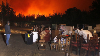 Ayuda internacional refuerza lucha contra el peor incendio forestal en la historia de Chile