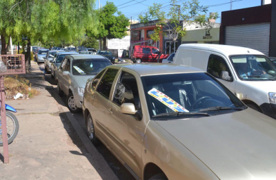 Remiseros, agobiados por la situación económica, luchan por la subsistencia