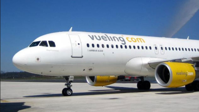 Aerolínea “low cost” mantiene a 180 pasajeros dentro del avión por más de cuatro horas sin despegar