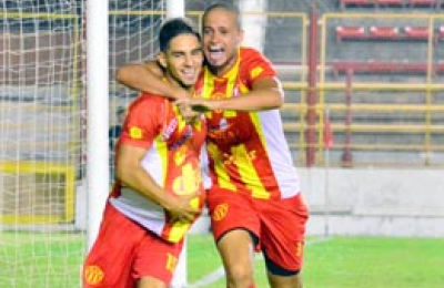 Sarmiento y For Ever: un punto que les sirve a los dos