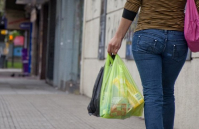 Ordenanza ratifica que comercios deben dar cuatro bolsas plásticas gratuitas por cada compra