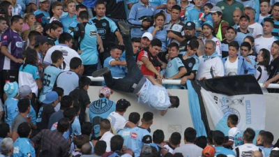 Así quedó el hincha que fue arrojado de la tribuna de Belgrano