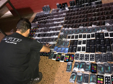 AFIP-DECOMISO-445-CELULARES.jpg