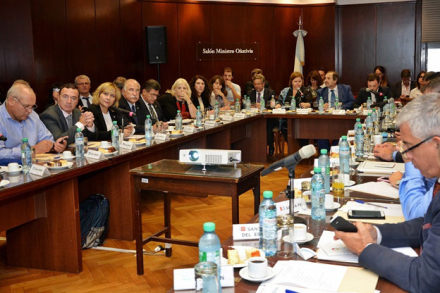 CRESPO-EN-CONSEJO-FEDERAL.jpg