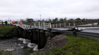 Se derrumbó el puente sobre el arroyo Iribú Cuá de ruta 12, camino a Posadas