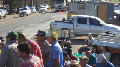 Productores cortaron por varias horas la ruta 16 y amenazan con medidas más duras