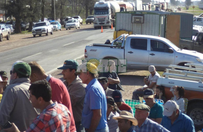 Productores cortaron por varias horas la ruta 16 y amenazan con medidas más duras
