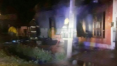 Una mujer y su bebé debieron ser atendidos luego de que su vivienda se incendiara