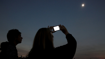 Por el eclipse solar total “se hace de noche” de costa a costa en EEUU