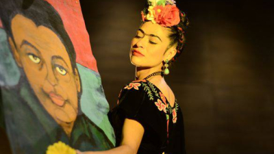 Con obras internacionales, el teatro festeja