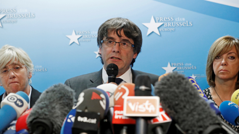 Puigdemont y cuatro miembros de su gobierno se entregan a la policía belga